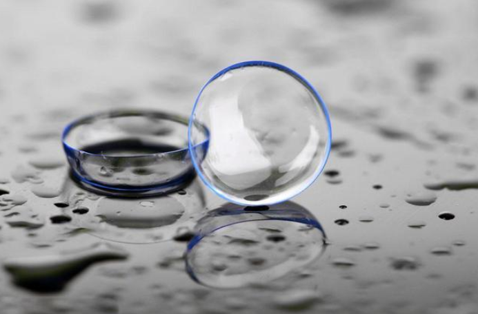 戴隱形眼鏡的危害有哪些？遇到什么情況不要戴隱形眼鏡？